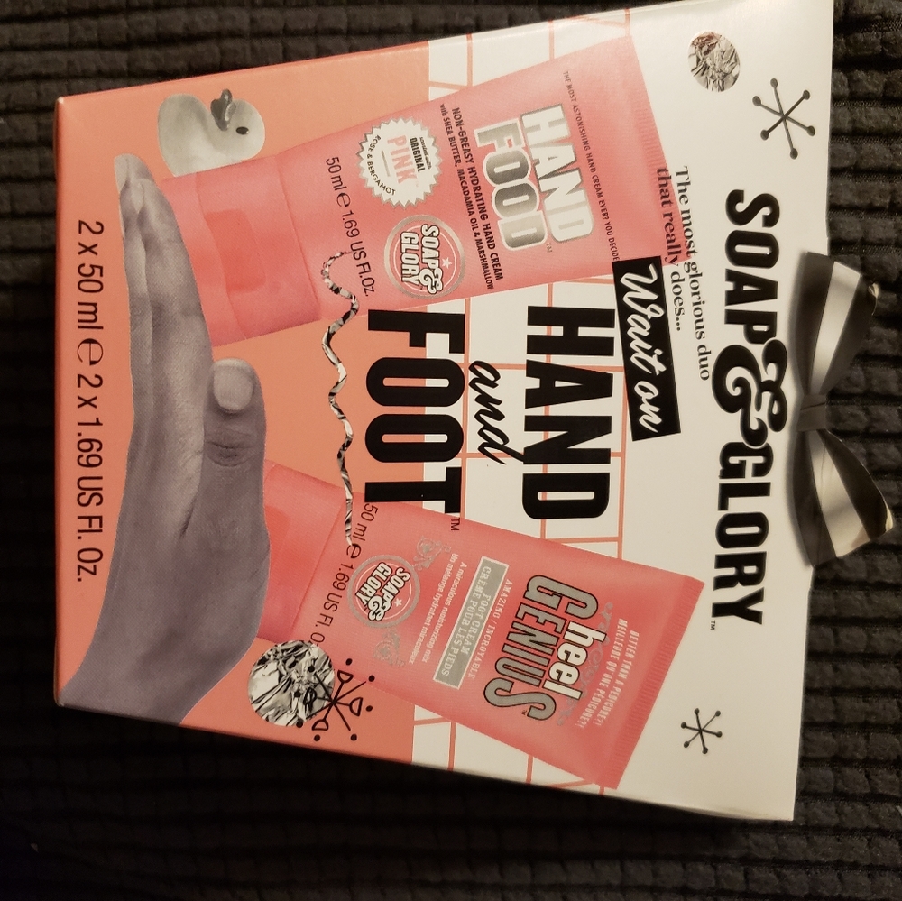 Soap& Glory hand and foot gift set